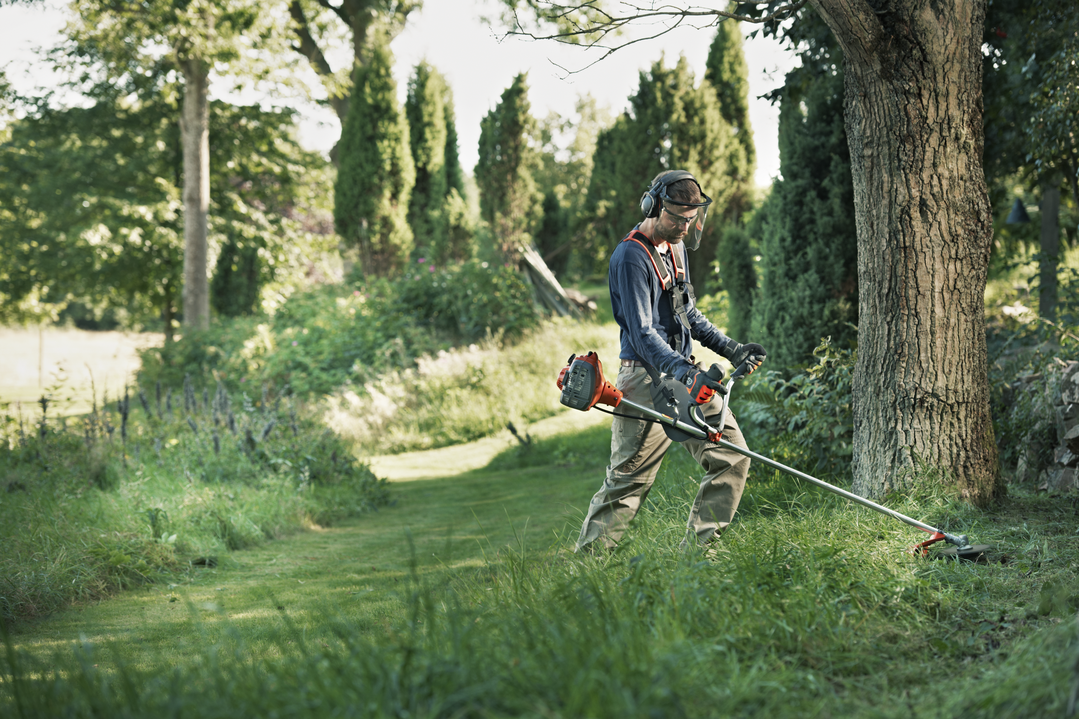 Débroussailleuse thermique HUSQVARNA 122R